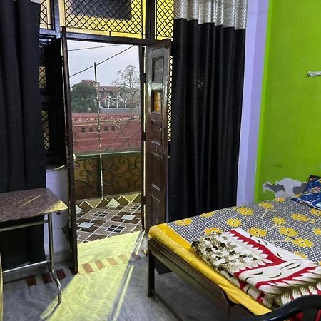 Maatu Shri Comfort Stay-Guest House Mathura Eksteriør bilde