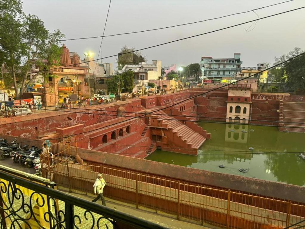 Maatu Shri Comfort Stay-Guest House Mathura Eksteriør bilde