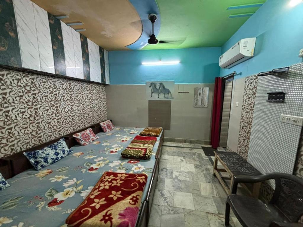 Maatu Shri Comfort Stay-Guest House Mathura Eksteriør bilde