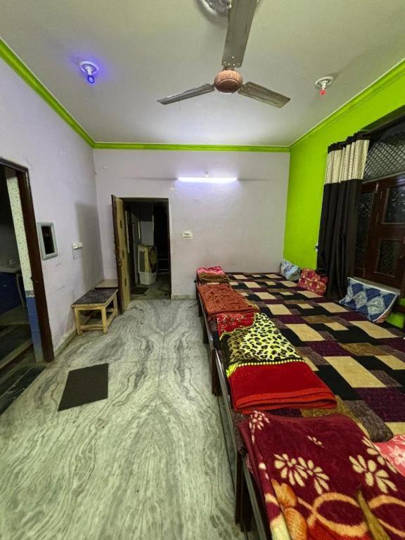 Maatu Shri Comfort Stay-Guest House Mathura Eksteriør bilde