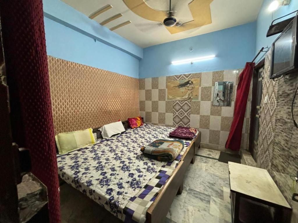 Maatu Shri Comfort Stay-Guest House Mathura Eksteriør bilde
