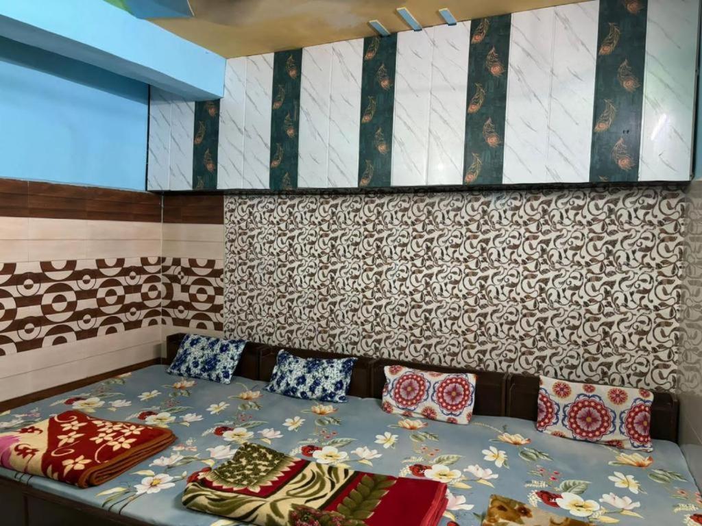 Maatu Shri Comfort Stay-Guest House Mathura Eksteriør bilde